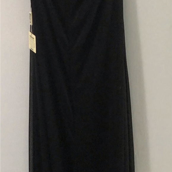 Black full length evening dress. Never worn. Tags still on - Picture 2 of 4